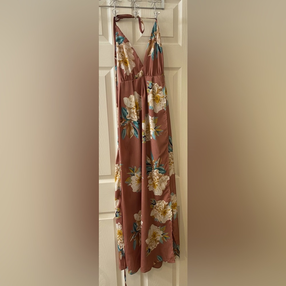 Dress, size small. Never worn.